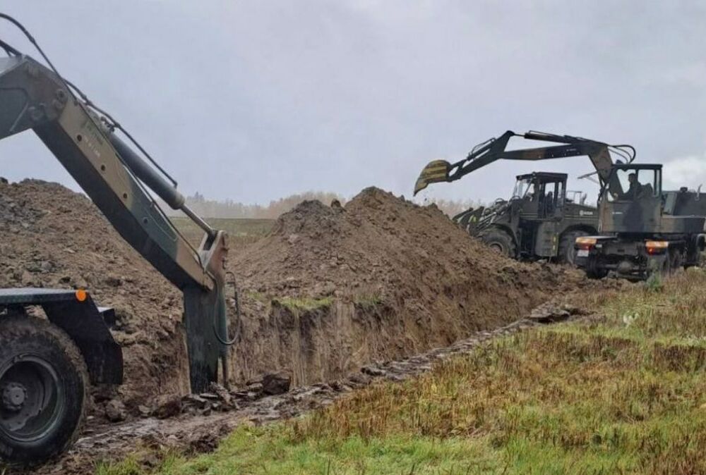 Польща почала будувати укріплення на кордоні з Росією