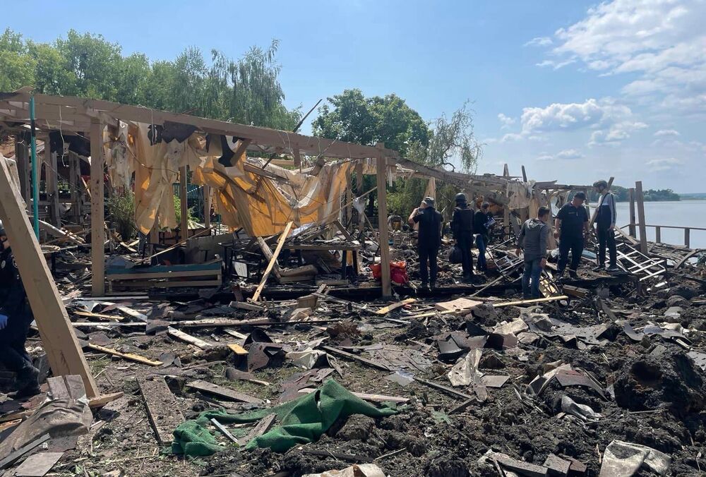 Среди погибших есть беременная: в полиции рассказали подробности удара по базе отдыха под Харьковом