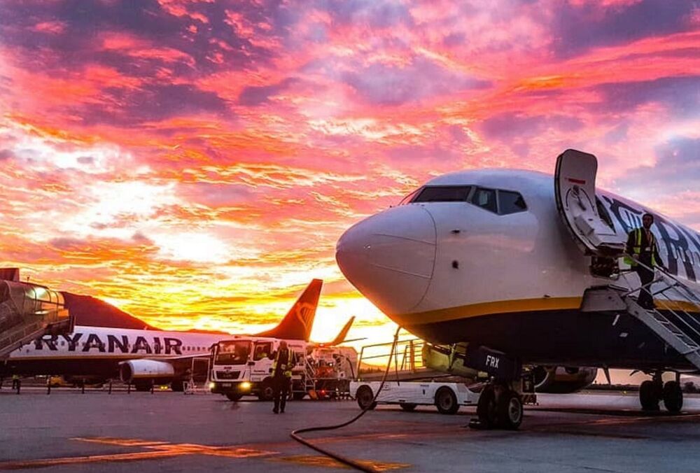 Три авіакомпанії відмовляються від польотів в Україну