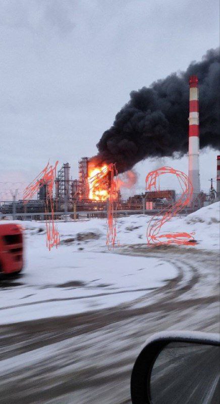 В Орлі витік нафтопродуктів після удару дрону, а в Санкт-Петербурзі палає ТЕЦ — фото