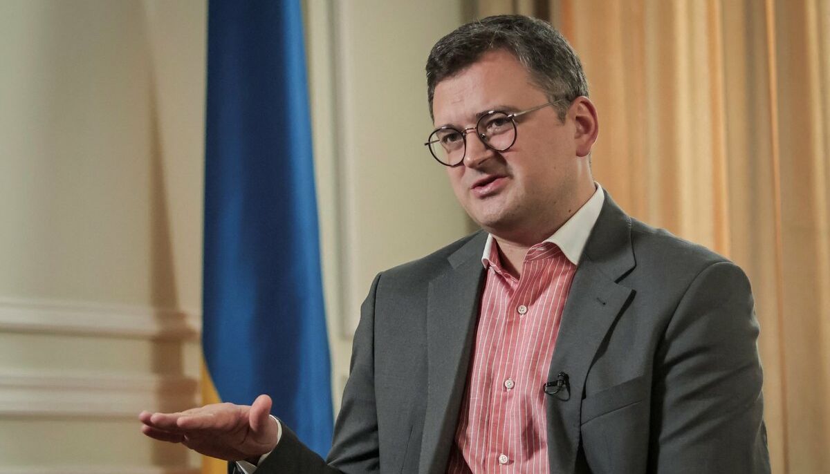 У МЗС прокоментували заборону надання консульських послуг для військовозобов'язаних чоловіків за кордоном