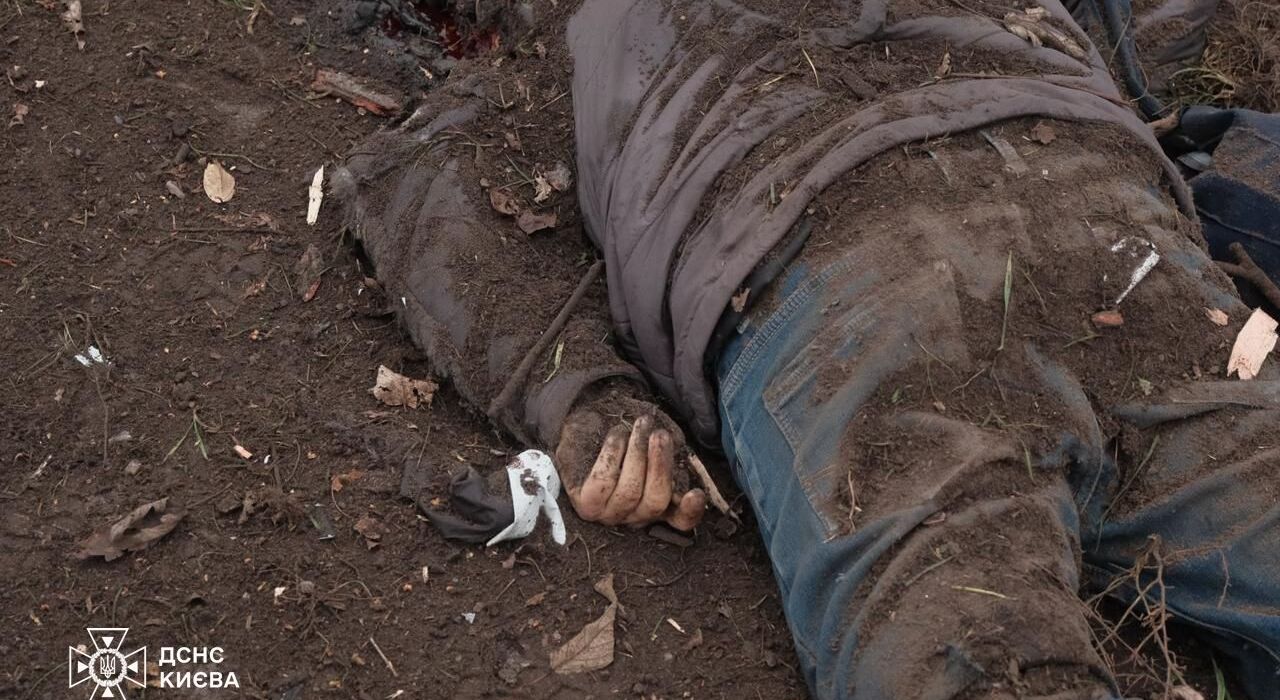 Двоє людей загинули, 29 постраждали внаслідок російської атаки на Київ: фото