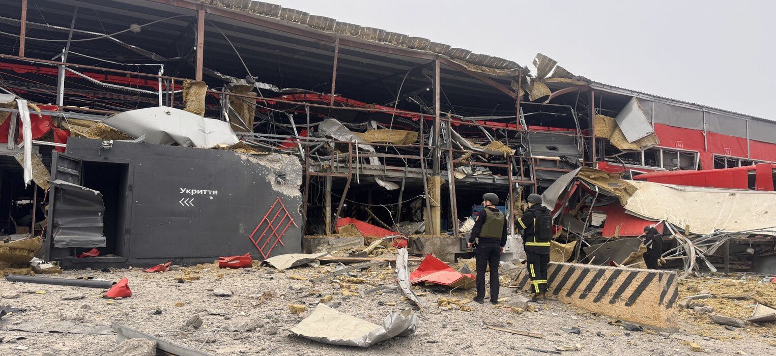 Россияне атаковали терминал ”Новой почты” в Запорожье: пострадали 8 человек