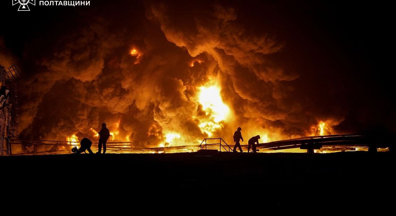 Спасатели показали кадры последствий удара по энергообъекту в Полтавской области