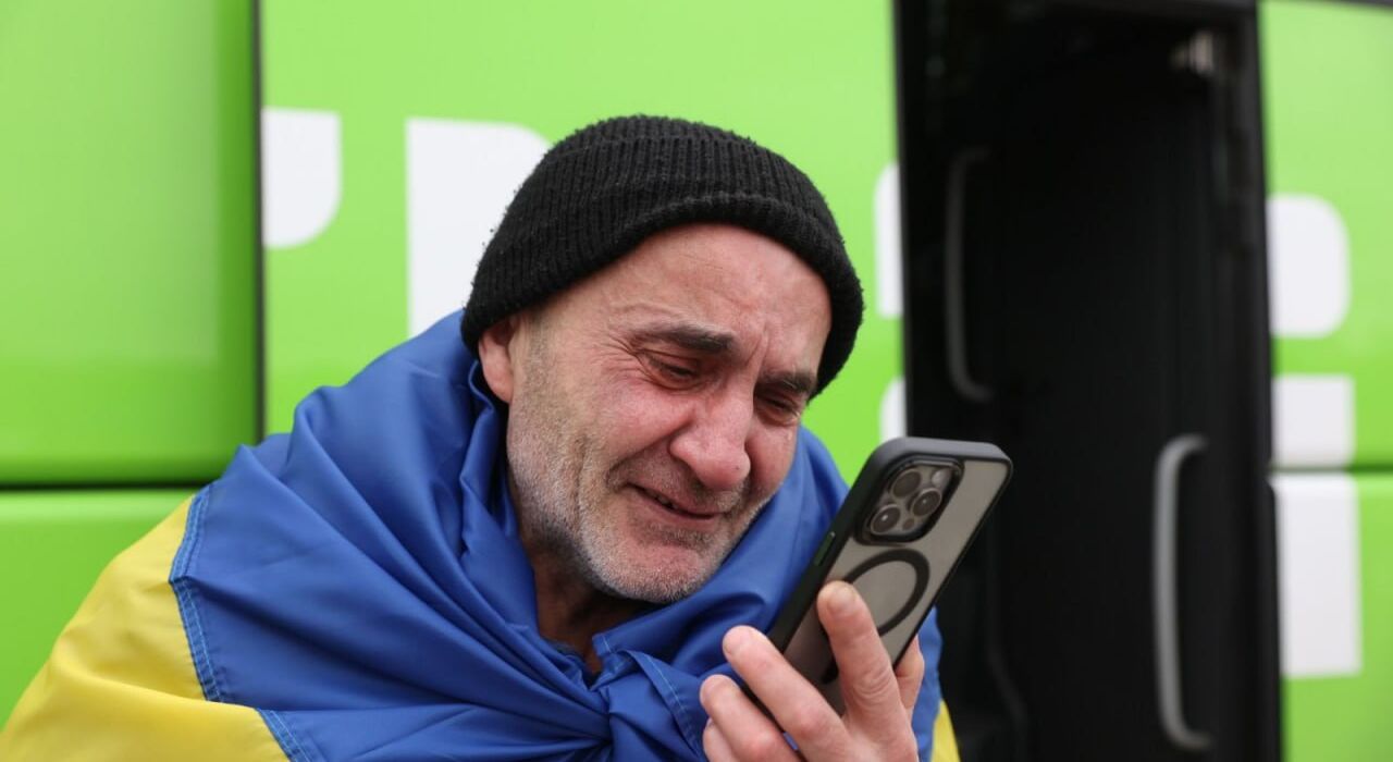 Украина и Россия провели обмен ”200 на 200”: некоторые защитники были в плену 4 года