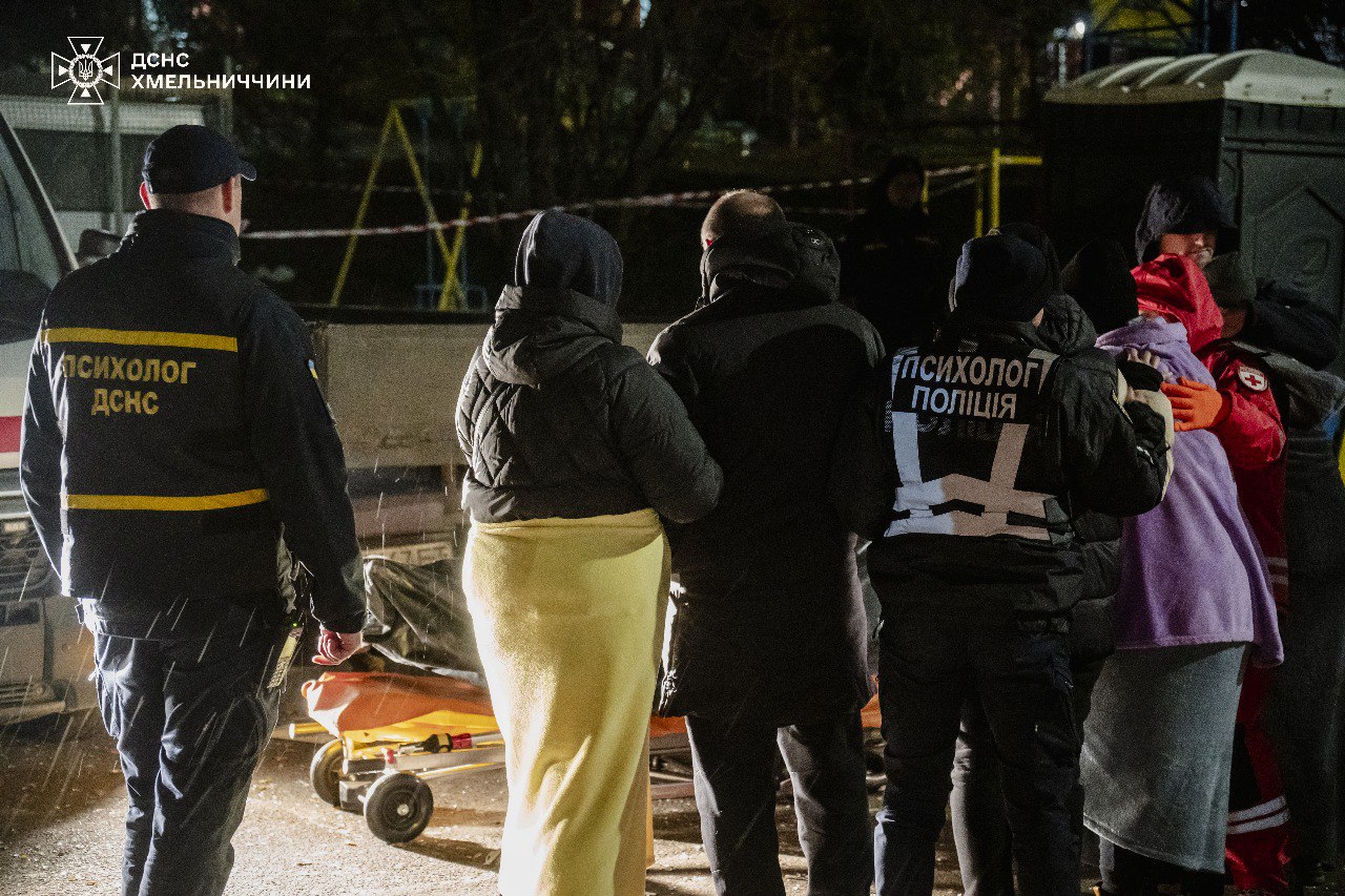 Під завалами житлового будинку у Хмельницькому знайшли тіла двох людей — фото 4