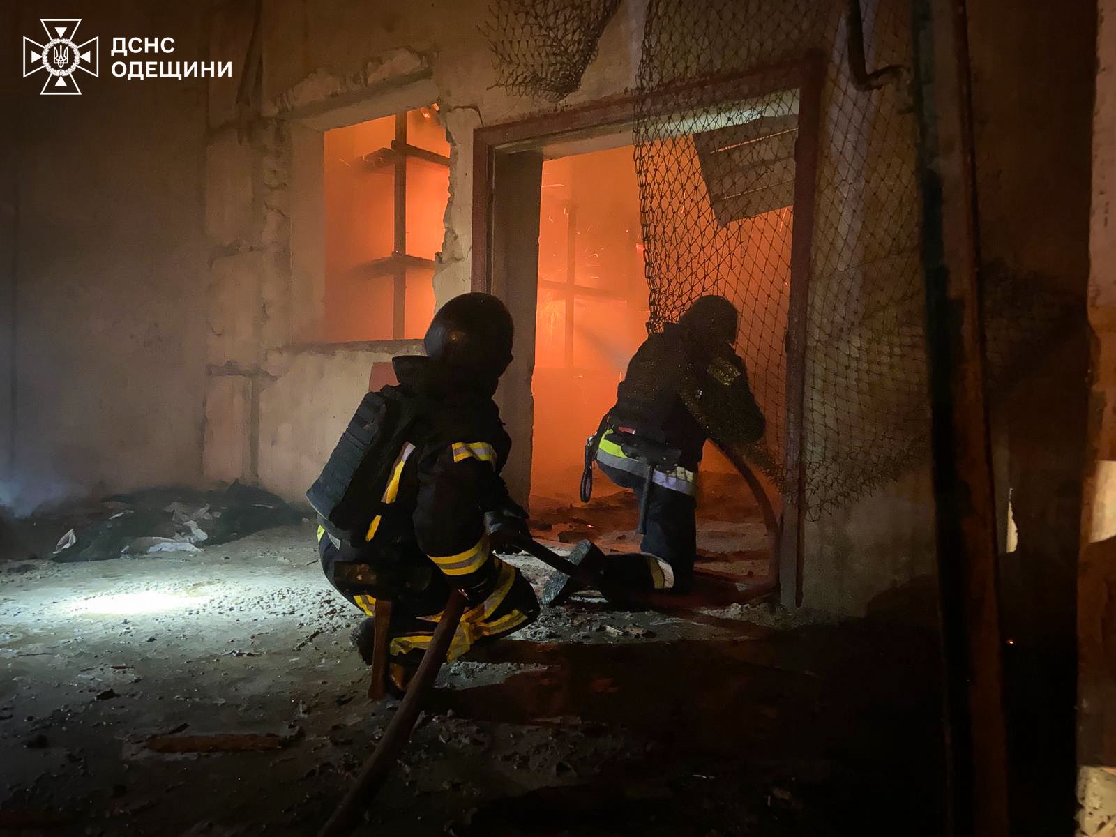 Россияне атаковали Одесскую область: поврежден сухогруз, склады и жилые дома — фото 2