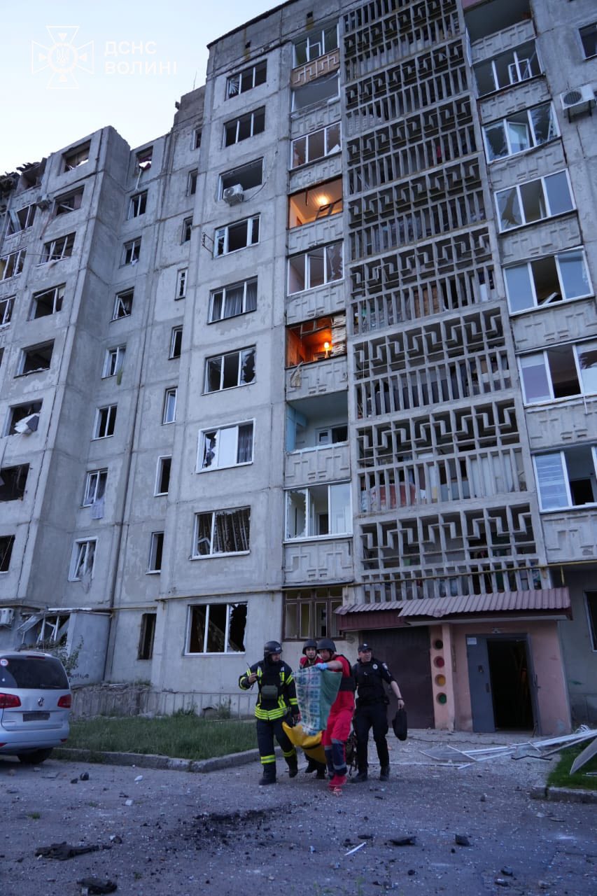У мережі з'явилися кадри ракетного удару по Луцьку: у місті вже 15 постраждалих — фото 2