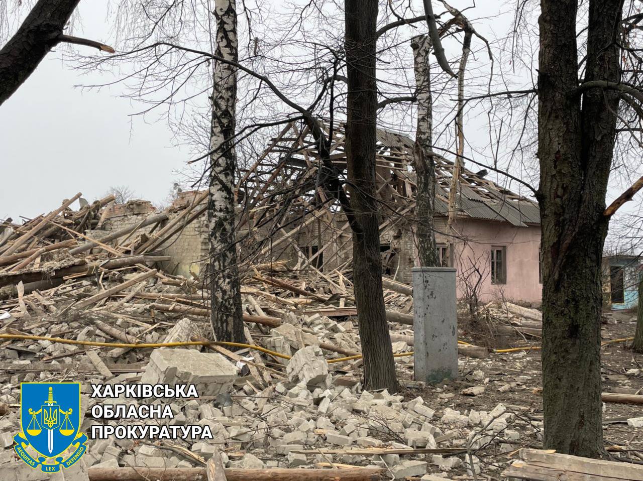 Появились кадры последствий удара по городу Златополь: пострадали 11 человек — фото 3