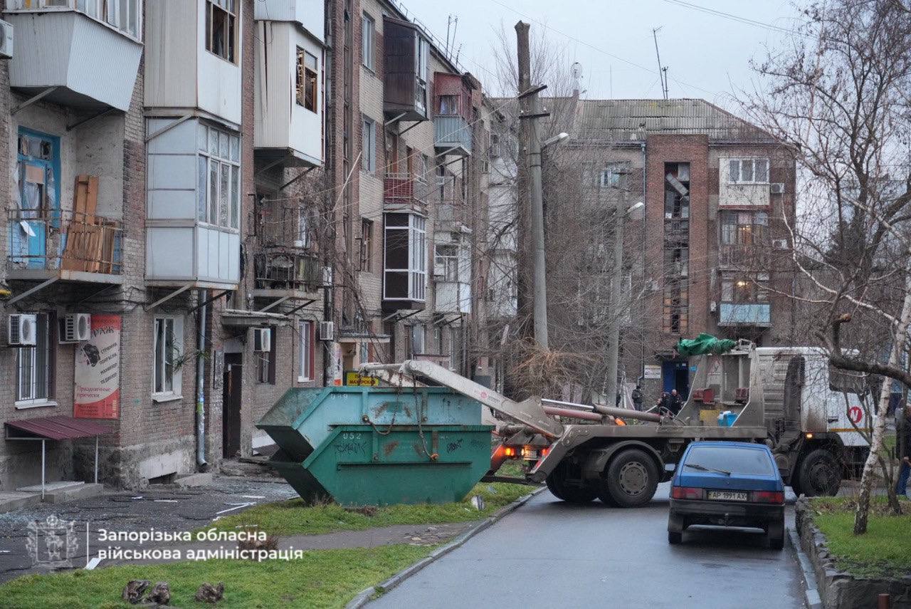 В Запорожье растет число пострадавших в результате утреннего ракетного удара: фото — фото 9