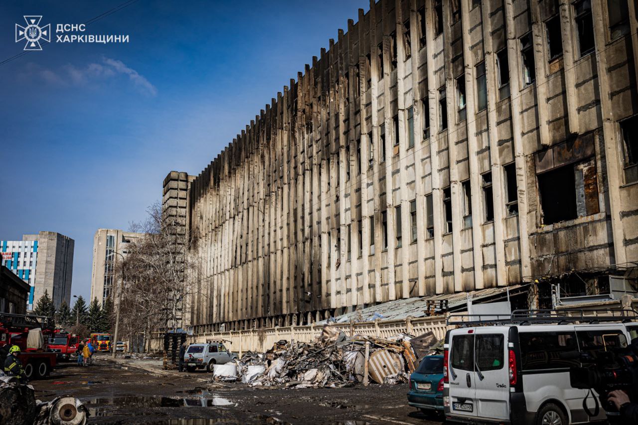 В Харькове из-за удара России дотла сгорели несколько типографий: ГСЧС показало новые фото — фото