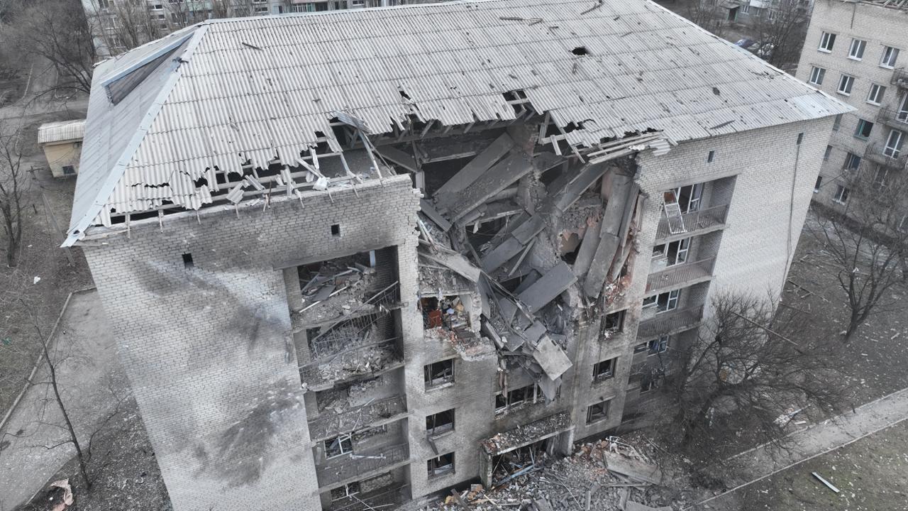 Россия ударила по дому в Покровском районе, где жили спасатели: есть раненые (фото) — фото
