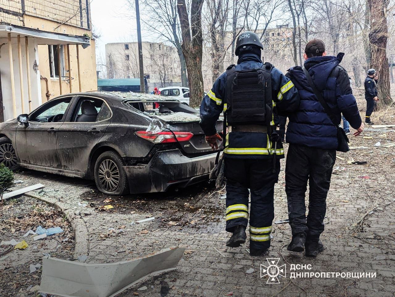 Рятувальники показали нові кадри після обстрілу Кривого Рогу — фото 5