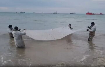 Пятна российского мазута дошли до Ялты