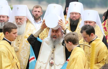 Зеленський підписав закон про заборону РПЦ в Україні Зеленський підписав закон про заборону РПЦ в Україні