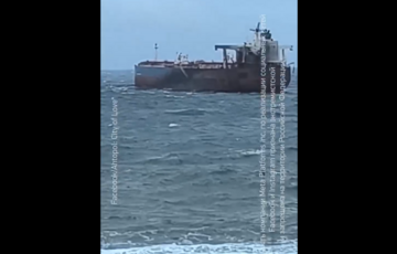 Танкер російського ”тіньового флоту” Kairos, атакований Україною, сів на мілину біля узбережжя Болгарії