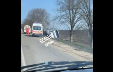 У Молдові перекинувся автобус, який їхав до Києва: багато постраждалих (відео)