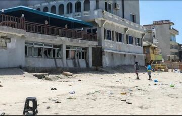 В Сомали смертники устроили теракт на пляже: десятки погибших и раненых