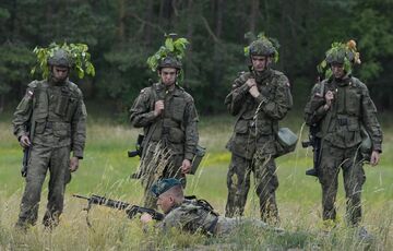 Польща розгорне 40 тисяч військових на кордонах з Білоруссю та Росією