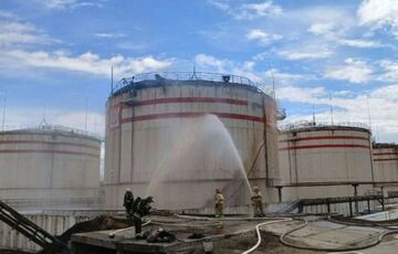 В российской Ухте загорелся НПЗ