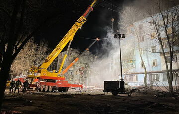 Число жертв ракетного удару по житловому будинку у Запоріжжі зросло: відео