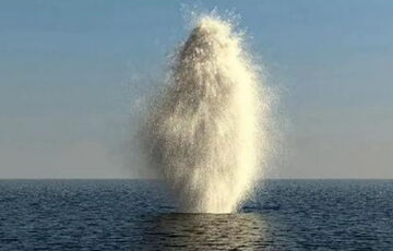 В Черном море детонируют мины из-за сильного шторма В Черном море детонируют мины из-за сильного шторма