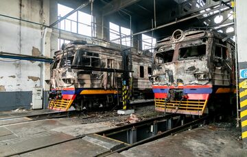 У Фастові російський удар знищив депо та 27 вагонів приміських поїздів: фото