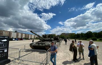 В Берліні заборонили проводити виставку розбитої російської техніки В Берліні заборонили проводити виставку розбитої російської техніки
