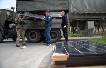 Ілон Маск передав Україні станції Tesla Powerwall