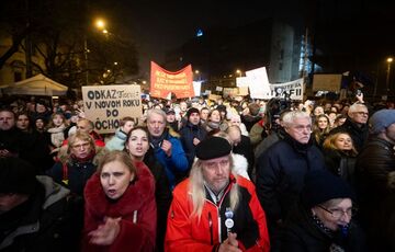 Жители Словакии вышли на большой митинг против политики правительства Фицо