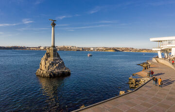 У Севастополі після стрілянини пролунали вибухи