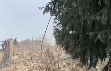 Россияне сбросили авиабомбу на многоэтажку в Константиновке Россияне сбросили авиабомбу на многоэтажку в Константиновке