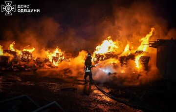 Понад 20 житлових будинків, два дитячі садки, школа та підприємство пошкоджені під час атаки на Одесу (фото)