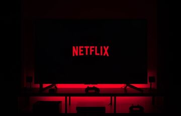 Netflix купил киностудию Warner Bros.