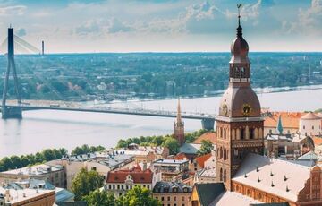 Латвия приостанавливает сотрудничество с Россией