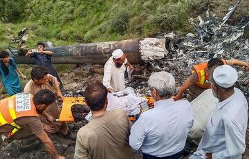 В Пакистане разбился военный вертолет В Пакистане разбился военный вертолет