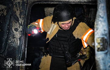 В Одессе из-за обстрела повреждена тренировочная база ФК ”Черноморец” (фото) В Одессе из-за обстрела повреждена тренировочная база ФК ”Черноморец” (фото)