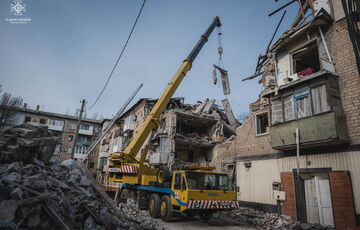 В Селидово растет число жертв удара по жилому дому: фото