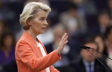 Урсула фон дер Ляйен отменила все встречи на две недели из-за тяжелой пневмонии Урсула фон дер Ляйен отменила все встречи на две недели из-за тяжелой пневмонии