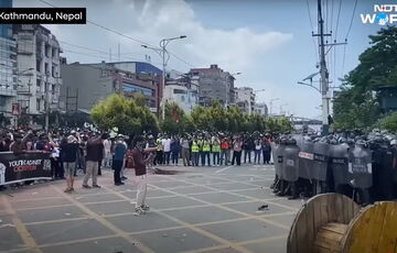 Дружина колишнього прем'єр-міністра Непалу померла після нападу протестувальників Дружина колишнього прем'єр-міністра Непалу померла після нападу протестувальників