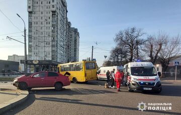 В Черкассах маршрутка попала в ДТП: пострадали 10 людей, в том числе дети В Черкассах маршрутка попала в ДТП: пострадали 10 людей, в том числе дети