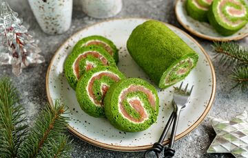 Готуємо ідеально смачний рулет зі шпинатом та червоною рибою: рецепт на Новий рік