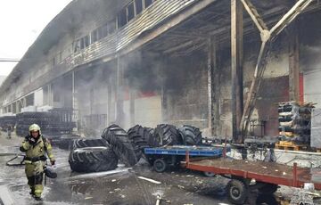 В Ростове-на-Дону горит машиностроительный завод В Ростове-на-Дону горит машиностроительный завод