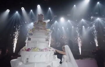 Экс-прокурору, который устроил шикарную свадьбу во Львове, пытались вручить повестку Экс-прокурору, который устроил шикарную свадьбу во Львове, пытались вручить повестку