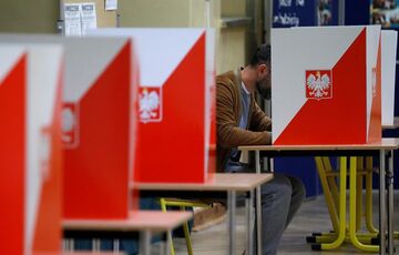 Сьогодні у Польщі проходять парламентські вибори та референдум