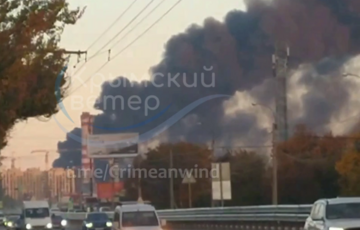 В Симферополе горит нефтебаза, которая активно используется для снабжения российской оккупационной армии