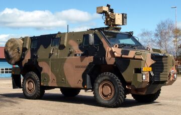 Украина начала получать бронированную технику из Австралии  Украина начала получать бронированную технику из Австралии