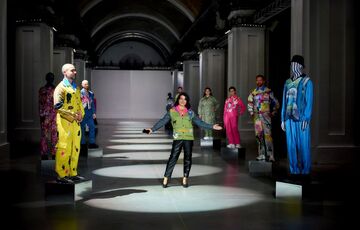 На одежде от OVERALL произведения молодых украинских художников: Твой День в моде и искусстве На одежде от OVERALL произведения молодых украинских художников: Твой День в моде и искусстве