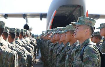 У Білорусь прилетіли китайські військові У Білорусь прилетіли китайські військові