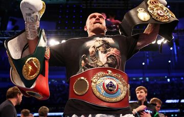 Усик возглавил рейтинг лучших боксеров мира Усик возглавил рейтинг лучших боксеров мира